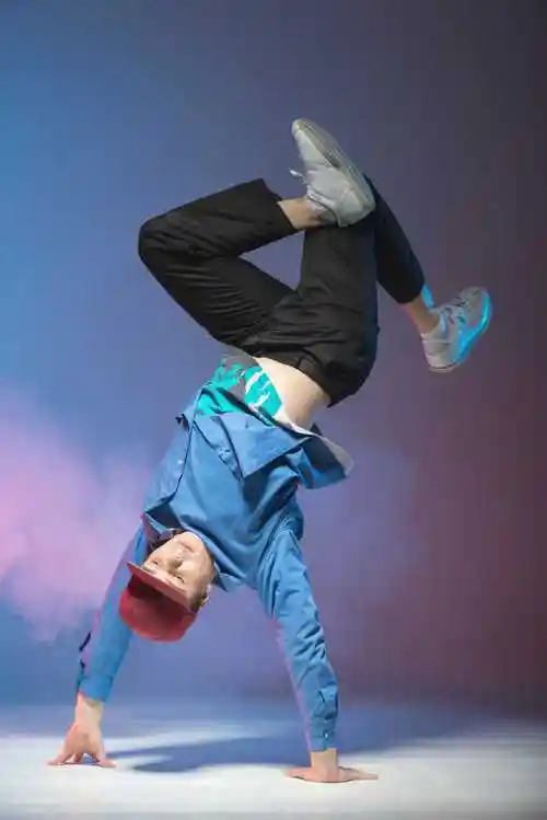 街舞群体图片-青少年街舞群体素材-高清图片-摄影照片-寻图免费打包