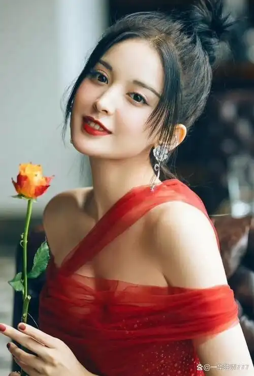 古力娜扎,长得太美已足够,其它的没必要去强求