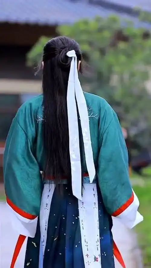 这就是所说的"魏晋时期"的美男子?这发型绝了,尤其那个禾穗