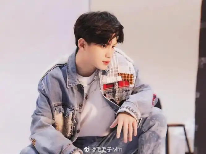 极限挑战#"汀汀卖萌也太犯规惹～"@jjjustin0219自修‖自截‖92 快