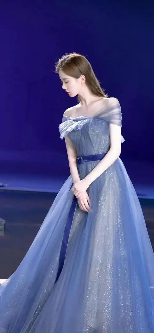 刘诗诗拍牙刷广告也这么高级,一袭冰蓝色礼服出镜,美得宛若仙女|一字