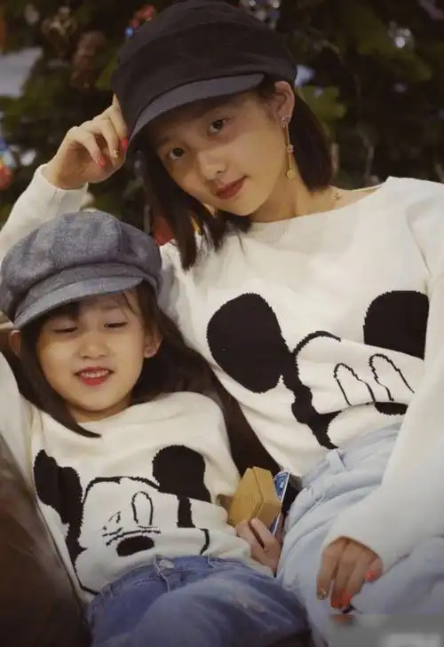 都知道14岁黄多多穿衣浮夸可看到她妹妹的穿搭确定是6岁