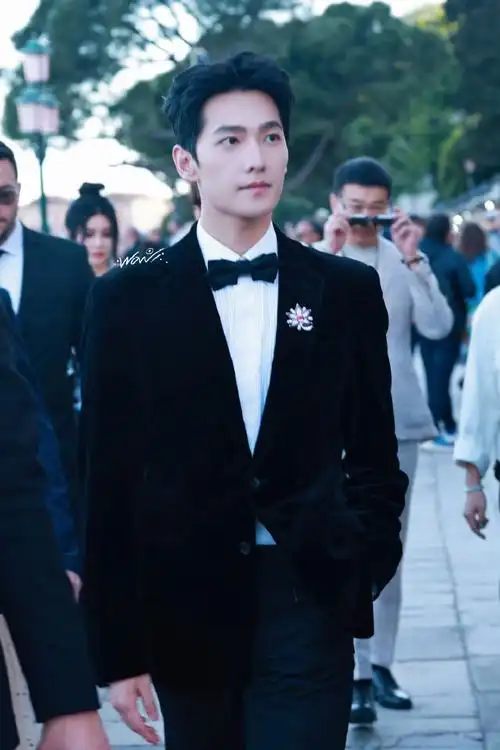 杨洋威尼斯活动生图##杨洋威尼斯活动路透#又是被杨洋帅醒的一天