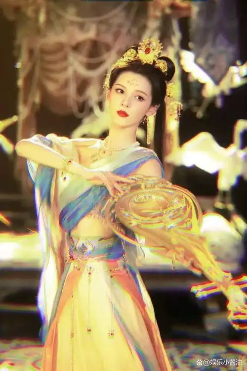 女星敦煌飞天造型,宣璐化身异域女神,杨超越无神,她一眼万年