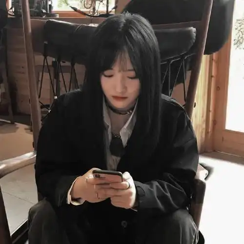 女生头像费沁源