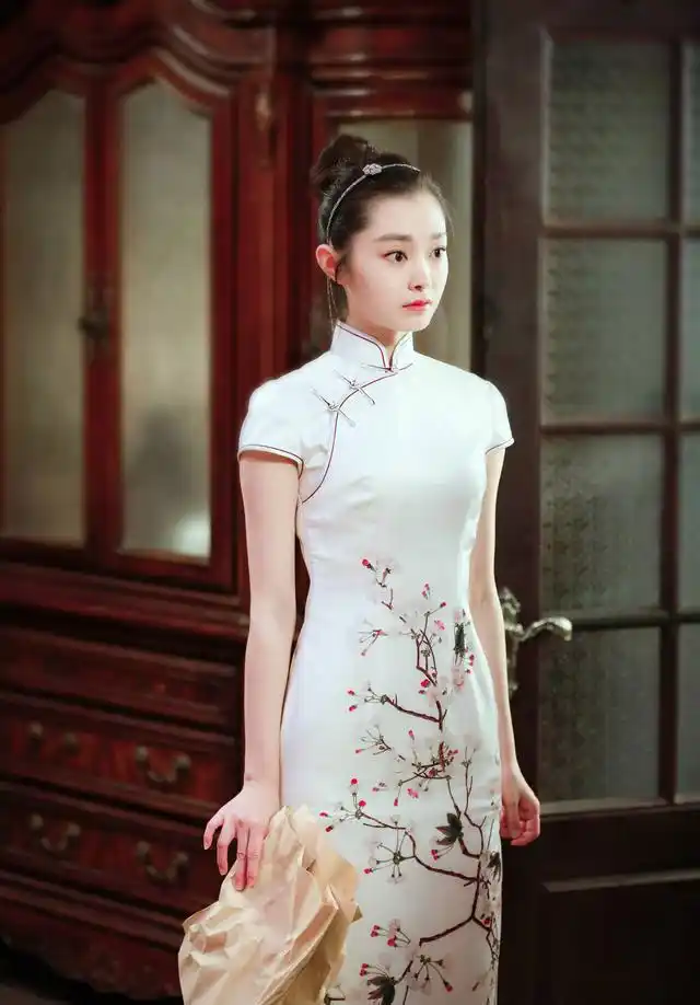 伪装者于曼丽旗袍剧照