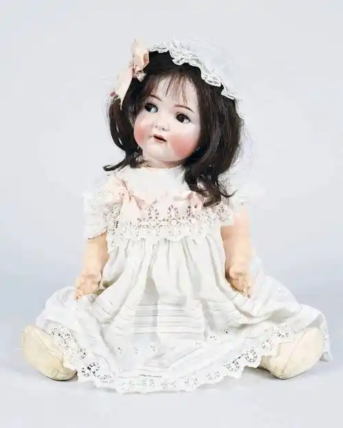 恐怖电影中的恐怖娃娃将成为2025年时尚的主要灵感来源