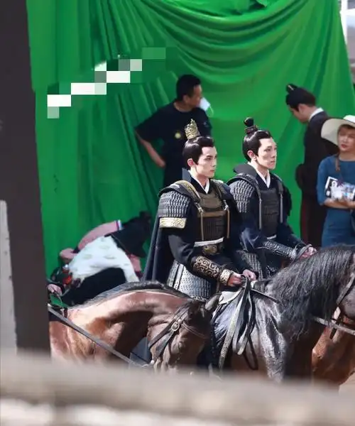 吴磊星汉灿烂盔甲骑马造型路透