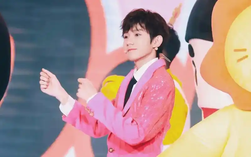 【iroy】王源 芭比粉可可爱爱花絮