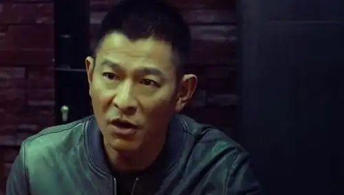 拆弹专家2贺岁档口碑第一曝假肢揭秘特辑刘德华双面演技获赞