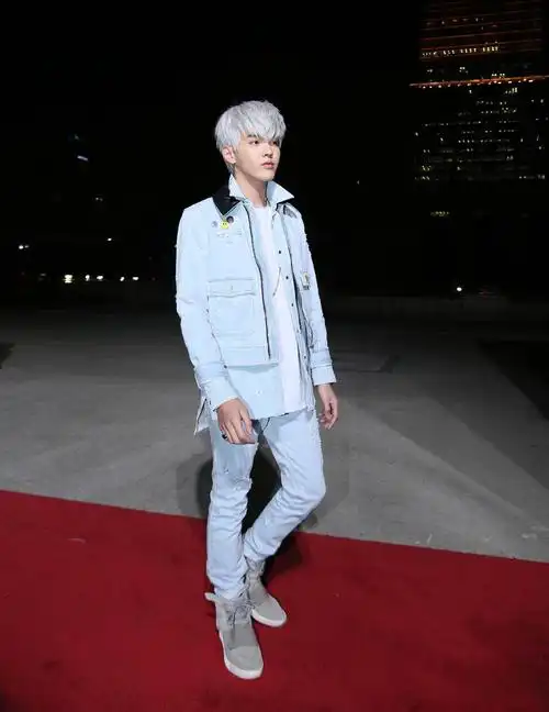 明星| 他能驾驭任何风格,有种时尚叫吴亦凡