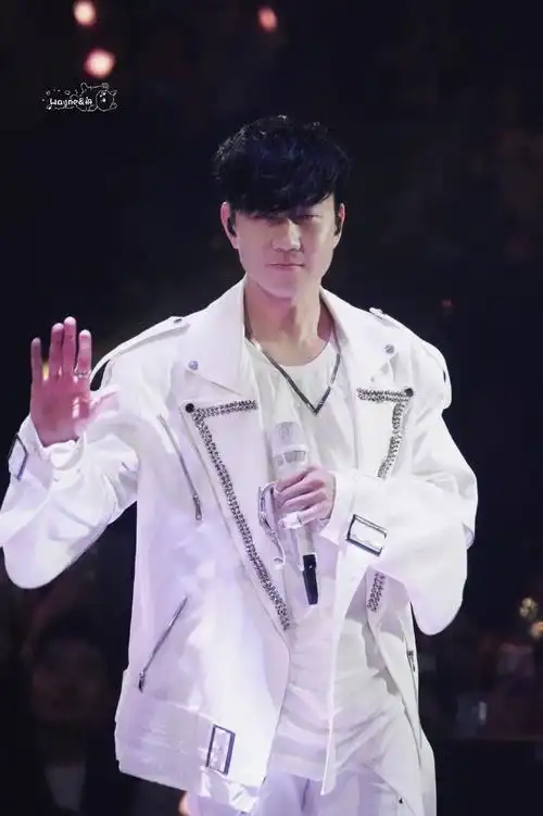 林俊杰超话20231231江苏跨年其实我个人更偏爱这一套 帅飞了#林俊杰