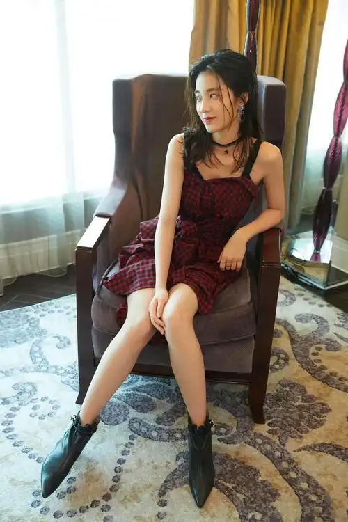 她就是内娱众多小透明女演员之一的万鹏!