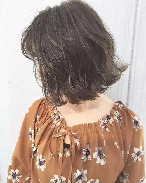 齐肩发烫发推荐青春可爱风的水波纹卷发