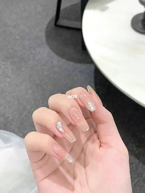 裸色纯欲系长指甲款式