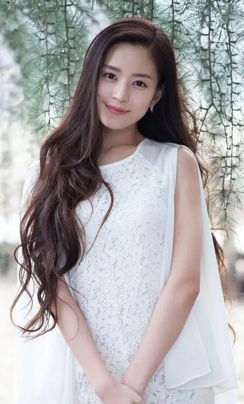 漂亮青春美女容颜俏丽