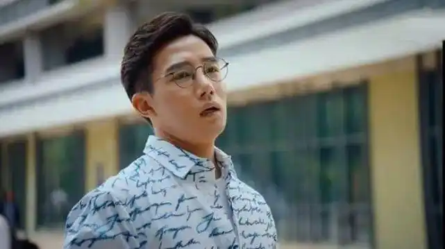 小舍得中的钟老师曾和关晓彤演情侣分手时很激烈