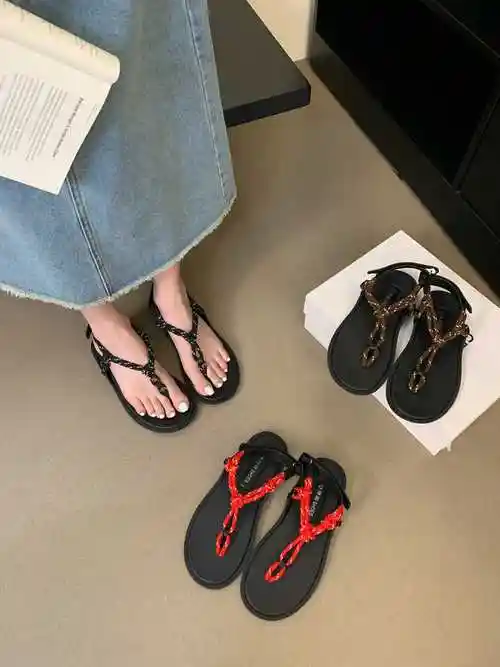 百搭夹脚凉鞋2024春新款人字拖女外穿夹趾度假沙滩平底凉拖-阿里巴巴