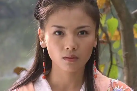 有网友扒出,在拍摄《天龙八部》期间,导演偶然看到刘涛的照片,第一眼