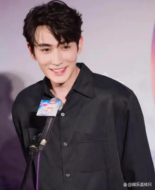 事实证明被余华高度夸赞的朱一龙已经走上了演员的另一条大道