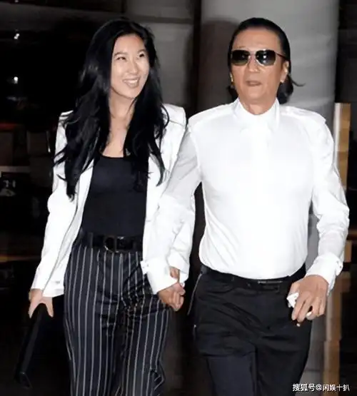 2018年,与大49岁谢贤恋爱12年拿2000万分手费的coco,现在怎样了?