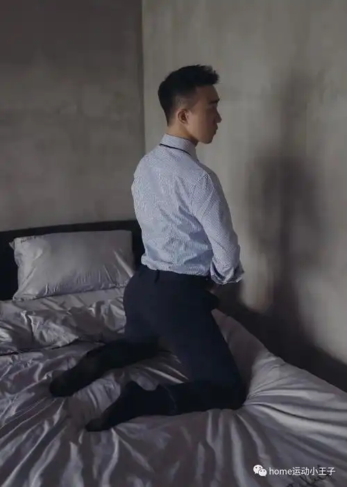 小哥哥穿上西服更有气质,一看就是禁欲系,太诱惑了