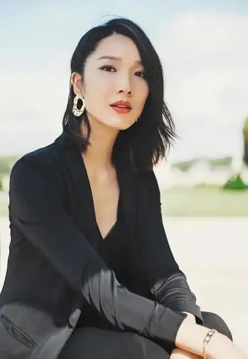 分享图片李亚男惊艳写真