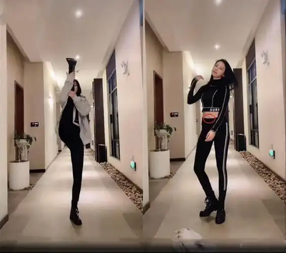 查看更多图片 >银色的脐钉在灯光的照射下发出刺眼光芒,与张俪本人