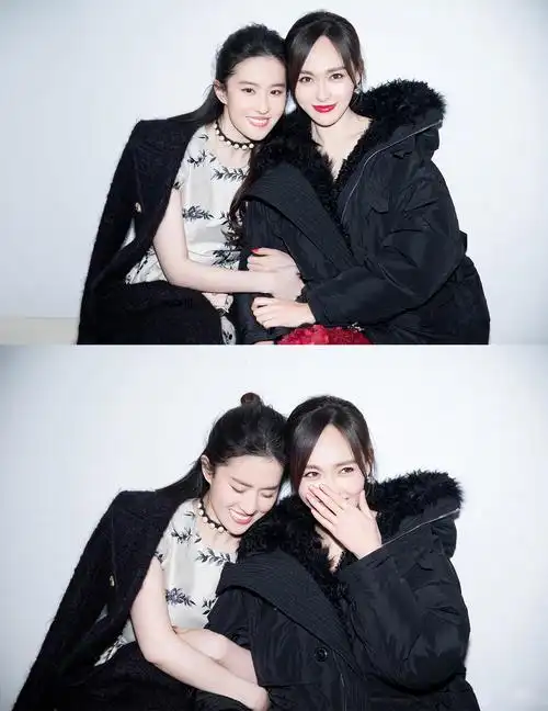 刘亦菲和唐嫣两大女神霸气合体卖萌又捧脸,一黑一白美到极致!