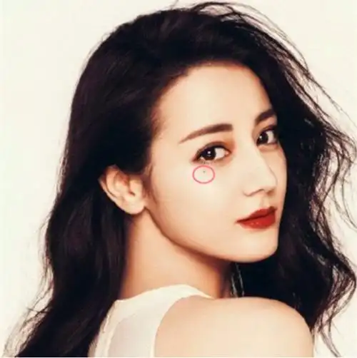 女星的"美人痣":热巴长在眼下,刘亦菲在鼻子上,而她美成经典