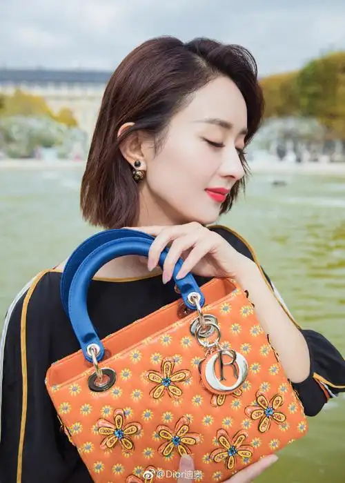 迪奥品牌大使赵丽颖#二零一七年十二月九日,dior迪奥即将呈现全新dior