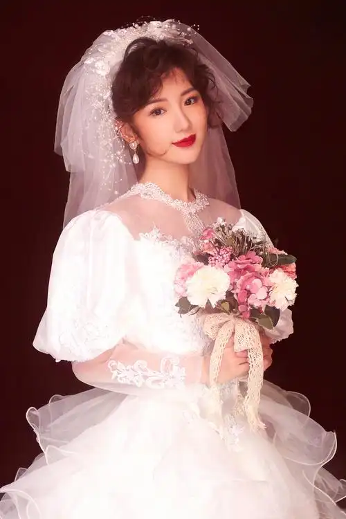 毛晓彤为三丽拍了一组婚纱照太惊艳了吧