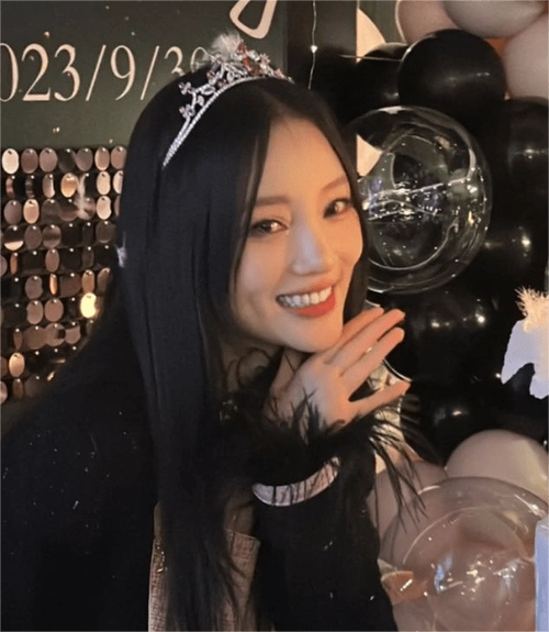 似乎为后来的夜宿门埋下了伏笔,出现了皮几万,李小璐的