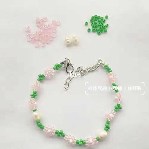 2mm鱼线2mm绿色玻璃小米珠3mm粉色磨砂小米珠#串珠手链  #首饰就要