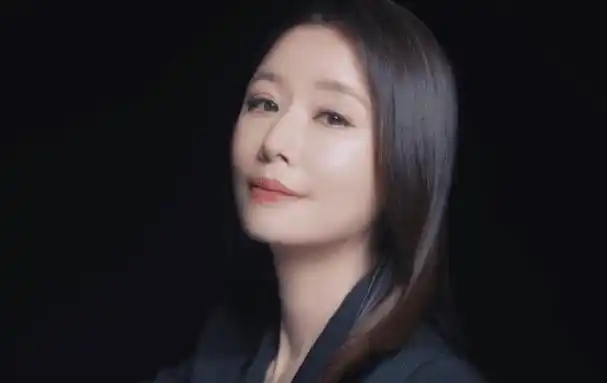 47岁林心如近照曝光,双眼皮变宽眼神黯淡,脸部僵硬被质疑整容