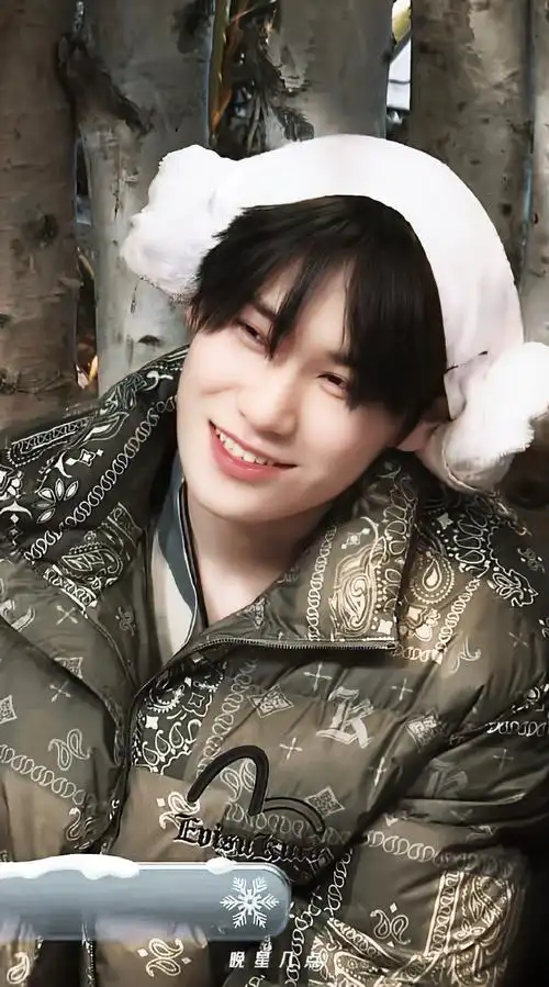 张真源超话  可爱羊角帽小圆  @时代少年团-张真源    #时代少年团全