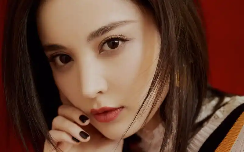 图集分享一组大明星古力娜扎的高清壁纸欢迎收藏