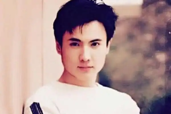 沈腾十年前照片曝光颜值堪称盛世美颜