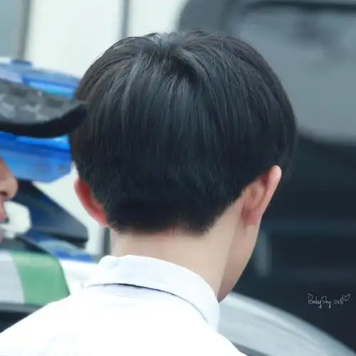 可爱后脑勺,想上去揉揉🥺#易烊千玺电影长津湖##千玺在nova星等你