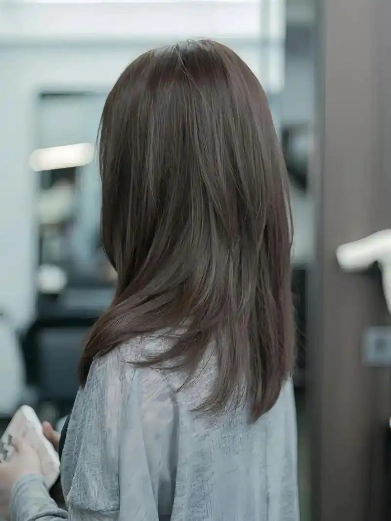 适合所有脸型女生的高层次锁骨短发 冷茶棕