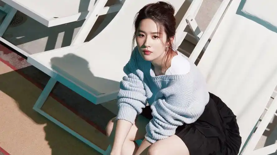 刘亦菲,黑色毛衣配裙子绝美瞬间,精选美女壁纸免费下载