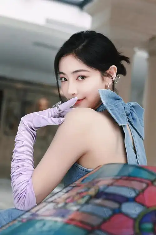 许佳琪蝴蝶结牛仔连体装大片##许佳琪紫色浪漫随拍