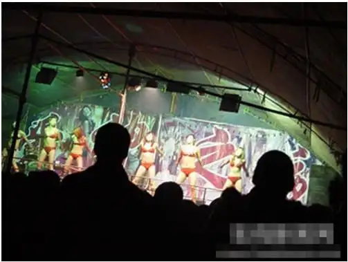 实拍:地下舞厅的堕落表演[组图]