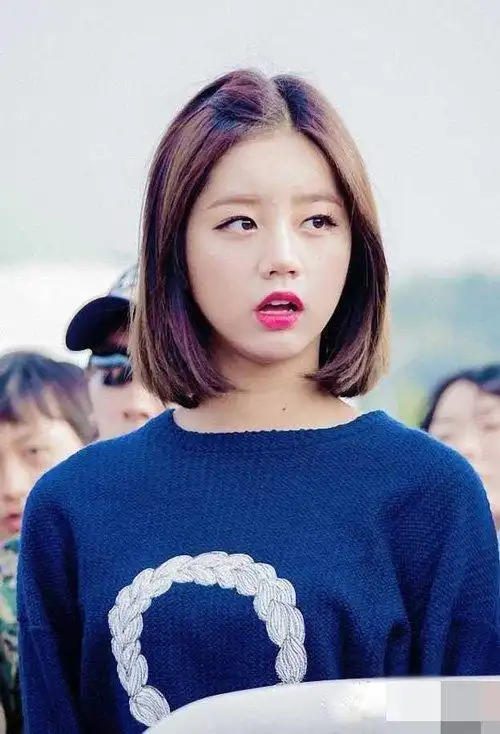 初中圆脸女生剪什么发型好 清纯校园风短头发设计