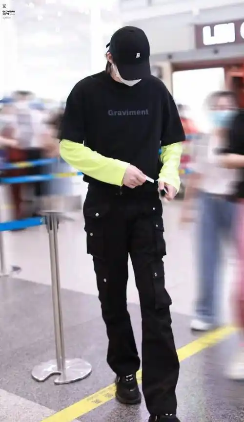 刘宇宁生图登上热搜,自称素颜没法看,自己什么样自己清楚_照片_图片