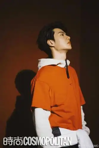 肖战和王一博同登时尚杂志,谁是第一流量王?粉丝们争论不休