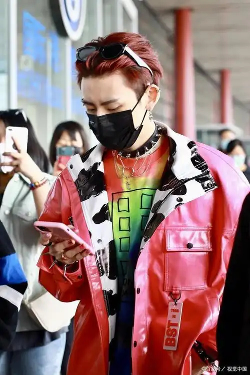 王琳凯的"没文化"言论引发争议,网友:你活成了一个笑话!