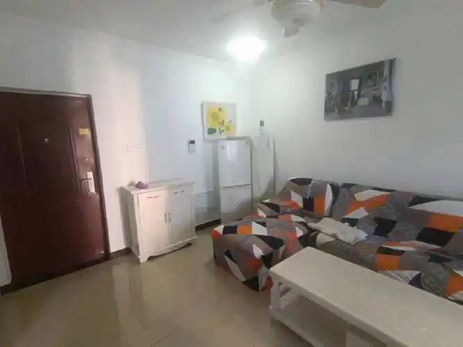 德茂公寓 铁道学院92房型:1室1厅1厨1卫78面积:50平家电齐全 环境