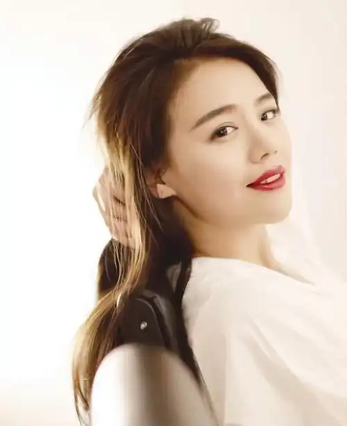 如今的马思纯已经有了新男朋友,男方是一位歌手,在圈内的口碑并不好