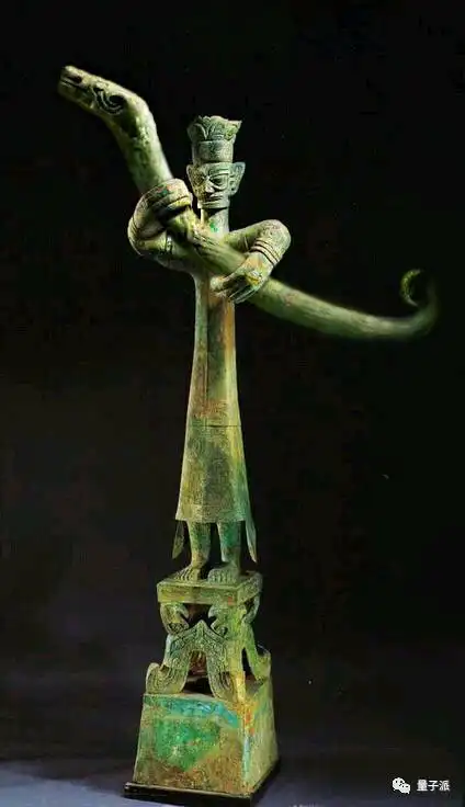 三星堆大立人的原型在《山海经》里找到了,还是个大神.